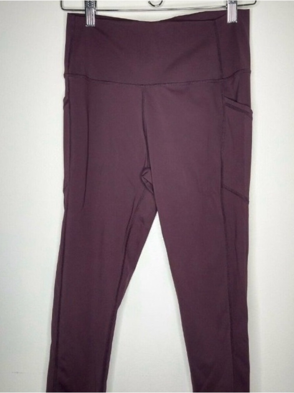 Zyia Active Plum Capri LNT with pockets - Picture 2 of 3
